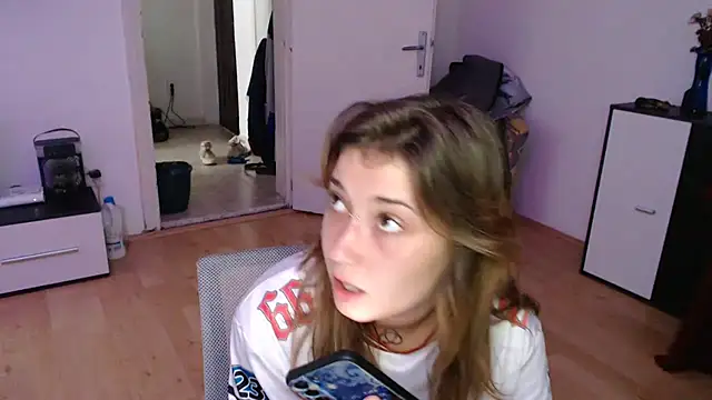 Aliens4twenty online show from October 6, 2025, 9:18 am