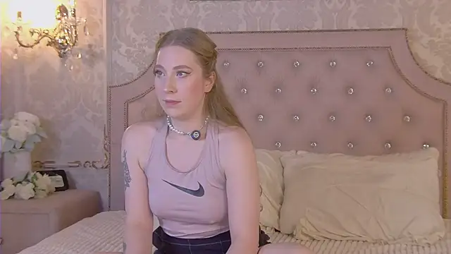 MiaEuphoria  online show from October 1, 2025, 4:40 am