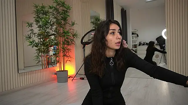 EmmaBlanco online show from October 23, 2025, 7:12 pm