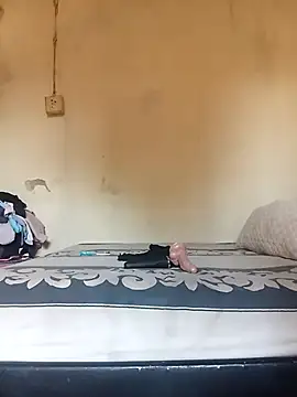 RFeltomWhitJ online show from November 5, 2025, 5:29 am