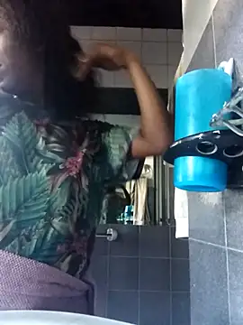 RFeltomWhitJ online show from November 9, 2025, 5:28 am