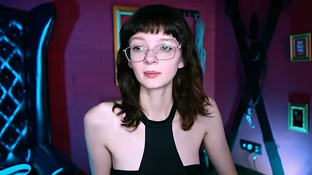 MollyJiggles online show from September 12, 2025, 12:16 pm