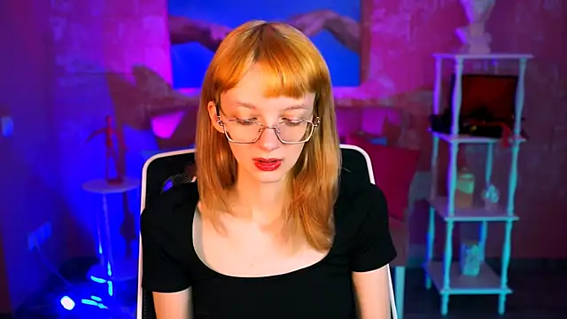 Snapshot of MollyJiggles chatting on October 3, 2025, 8:22 am MollyJiggles online show from October 3, 2025, 8:22 am