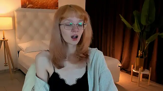 Snapshot of MollyJiggles chatting on October 11, 2025, 8:13 am MollyJiggles online show from October 11, 2025, 8:13 am