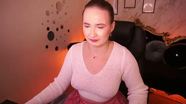 SofieBloom online show from June 19, 2026, 7:28 pm
