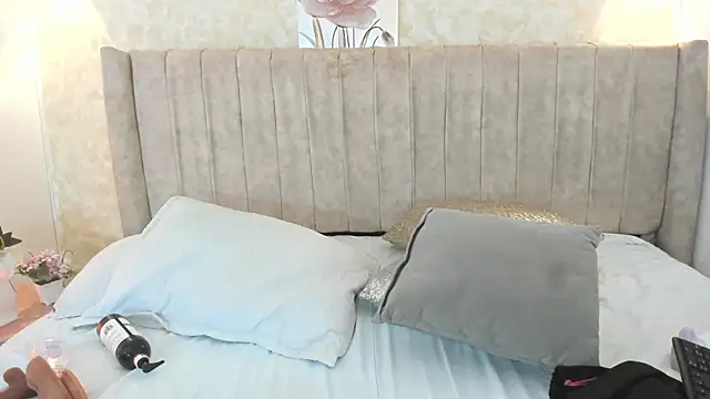 Snapshot of thamiina_ chatting on March 10, 2026, 6:46 pm thamiina online show from March 10, 2026, 6:46 pm