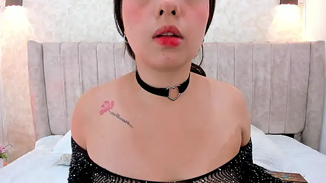 Snapshot of thamiina_ chatting on March 12, 2026, 7:09 pm thamiina online show from March 12, 2026, 7:09 pm