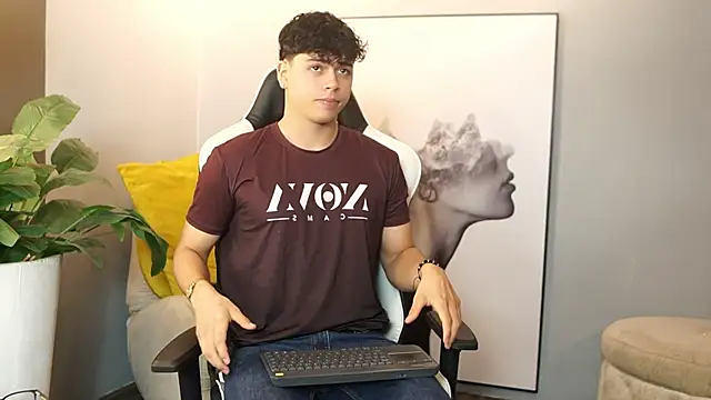 Snapshot of Ethan_occonor chatting on October 3, 2025, 12:35 pm Ethan occonor online show from October 3, 2025, 12:35 pm