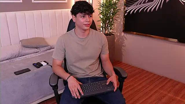 Snapshot of Ethan_occonor chatting on October 24, 2025, 12:41 am Ethan occonor online show from October 24, 2025, 12:41 am