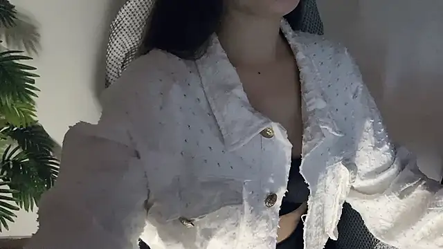 Snapshot of LiLi_Sweetie chatting on November 3, 2025, 2:35 am LiLi Sweetie online show from November 3, 2025, 2:35 am