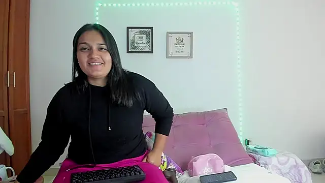 selena jhonson online show from April 27, 2026, 2:04 pm