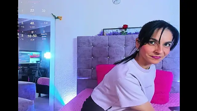 Snapshot of karol_rose chatting on October 1, 2025, 9:43 pm karol rose online show from October 1, 2025, 9:43 pm