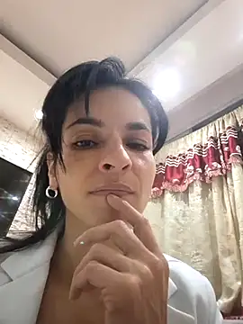 Snapshot of karol_rose chatting on October 6, 2025, 4:10 am karol rose online show from October 6, 2025, 4:10 am