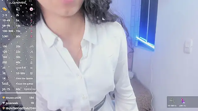 Snapshot of anna_moon11 chatting on October 4, 2025, 4:32 am anna moon11 online show from October 4, 2025, 4:32 am