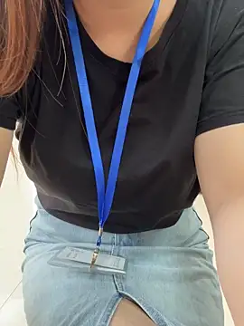 PhuongNhi21 online show from November 7, 2025, 1:05 am