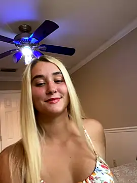 Kaylayoung12 online show from September 9, 2025, 10:42 pm