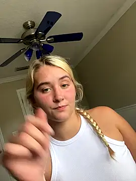 Kaylayoung12 online show from September 13, 2025, 9:36 pm