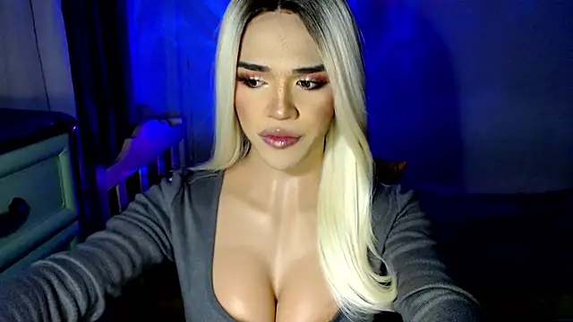 Snapshot of lusciousgirlx chatting on December 2, 2025, 5:13 am lusciousgirlx online show from December 2, 2025, 5:13 am