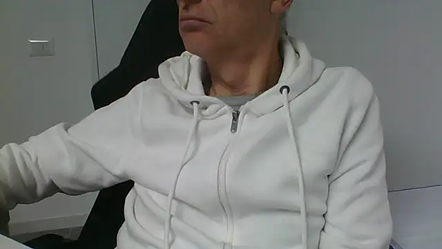 Snapshot of Sensor2000 chatting on January 15, 2026, 9:03 am Sensor2000 online show from January 15, 2026, 9:03 am