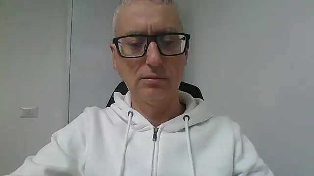 Snapshot of Sensor2000 chatting on January 17, 2026, 10:31 am Sensor2000 online show from January 17, 2026, 10:31 am