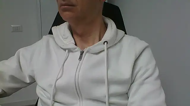 Snapshot of Sensor2000 chatting on February 4, 2026, 8:20 am Sensor2000 online show from February 4, 2026, 8:20 am