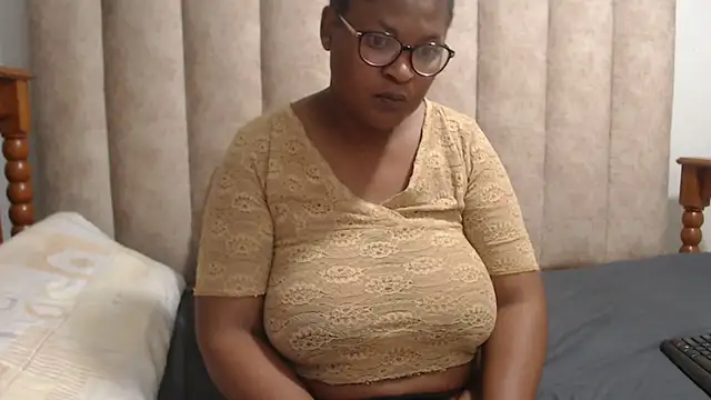 Snapshot of Sexybusty01 chatting on September 23, 2025, 6:33 pm Sexybusty01 online show from September 23, 2025, 6:33 pm