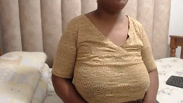 Snapshot of Sexybusty01 chatting on October 16, 2025, 6:14 am Sexybusty01 online show from October 16, 2025, 6:14 am