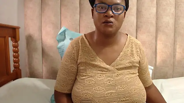 Snapshot of Sexybusty01 chatting on February 18, 2026, 5:14 am Sexybusty01 online show from February 18, 2026, 5:14 am