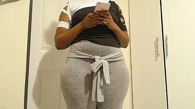 Snapshot of Goddessberry chatting on October 12, 2025, 6:18 pm Goddessberry online show from October 12, 2025, 6:18 pm