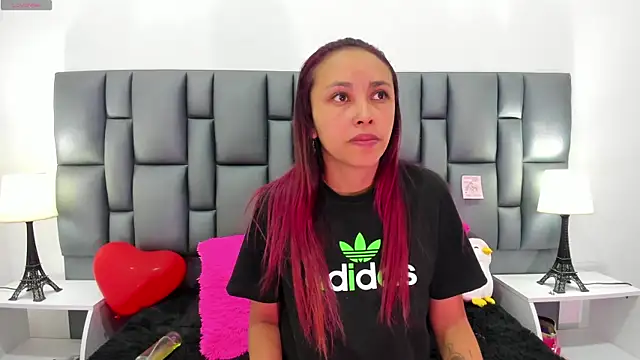 Snapshot of valeriasweet_ chatting on September 21, 2025, 1:35 pm valeriasweet  online show from September 21, 2025, 1:35 pm