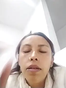 valeriasweet  online show from February 5, 2026, 11:20 pm