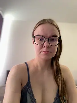 Snapshot of _CherryBloom_ chatting on April 19, 2026, 7:51 am CherryBloom online show from April 19, 2026, 7:51 am