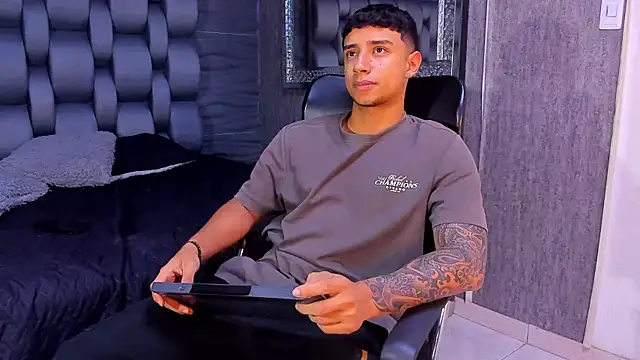 jaze bradley online show from September 18, 2025, 11:34 am