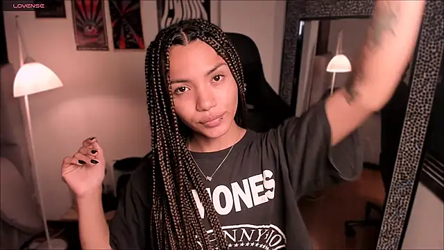 Snapshot of Nati____ chatting on September 30, 2025, 4:17 am Nati online show from September 30, 2025, 4:17 am