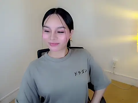 holly tabby online show from January 12, 2026, 10:37 pm