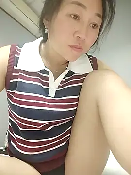 babychill09 online show from October 10, 2025, 4:28 pm