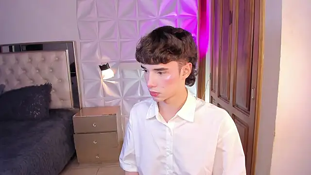 Snapshot of austin_rouse chatting on February 14, 2026, 8:38 pm austin rouse online show from February 14, 2026, 8:38 pm