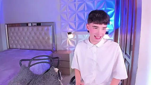 Snapshot of austin_rouse chatting on March 17, 2026, 7:06 pm austin rouse online show from March 17, 2026, 7:06 pm