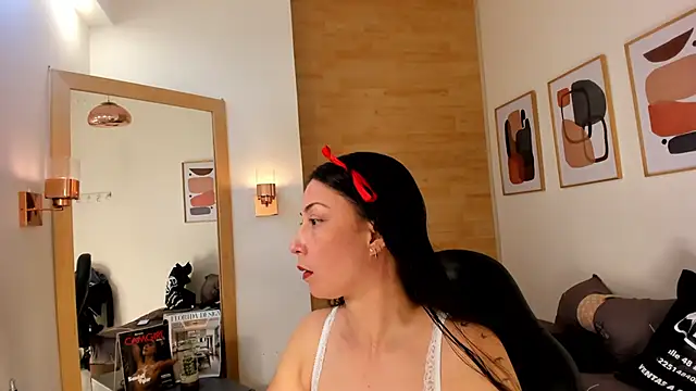 Alexia milf  online show from October 28, 2025, 11:36 am