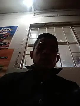 Snapshot of Andreshot911 chatting on October 28, 2025, 1:42 am Andreshot911 online show from October 28, 2025, 1:42 am