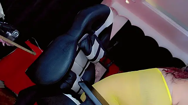 Yareth Rouss  online show from March 1, 2026, 2:35 am