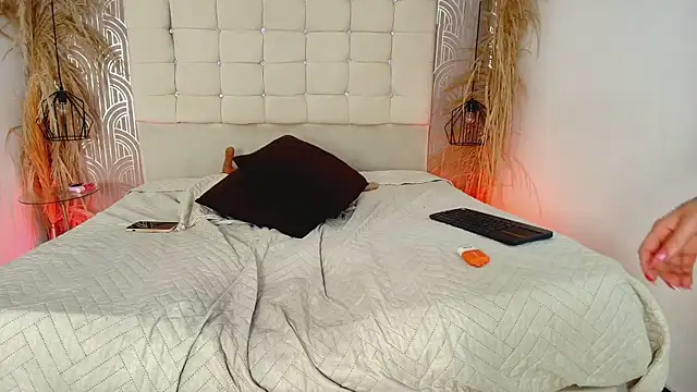 FGLuna online show from March 18, 2026, 2:42 pm