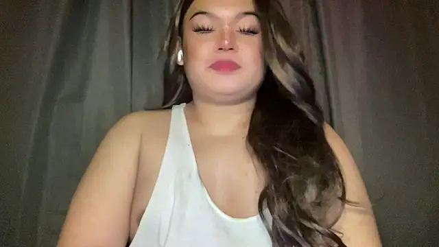 Snapshot of RedHead_Thalia chatting on February 28, 2026, 11:06 pm RedHead Thalia online show from February 28, 2026, 11:06 pm