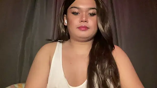 Snapshot of RedHead_Thalia chatting on April 12, 2026, 10:04 pm RedHead Thalia online show from April 12, 2026, 10:04 pm