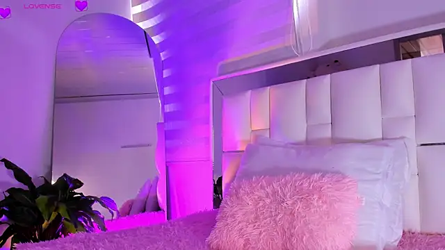 Snapshot of sara_goddess01 chatting on September 18, 2025, 6:10 pm sara goddess01 online show from September 18, 2025, 6:10 pm