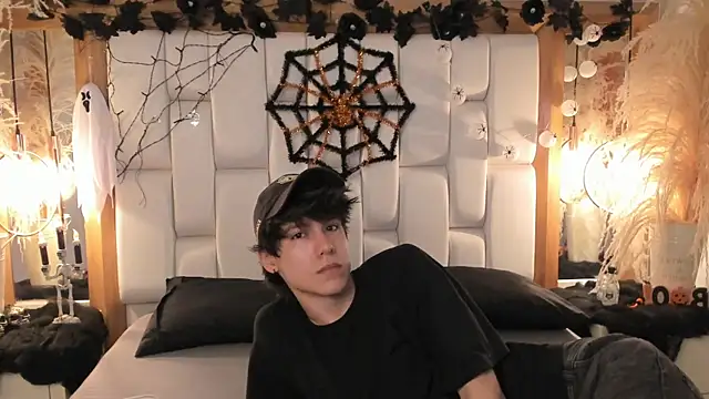 Daphne And Roger online show from October 7, 2025, 11:29 am