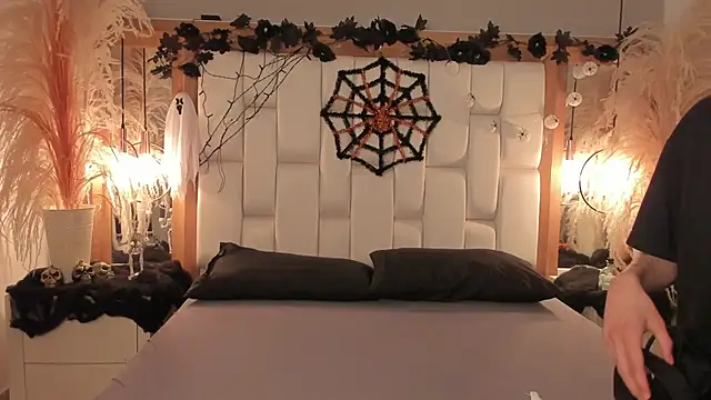 Daphne And Roger online show from October 20, 2025, 11:32 am