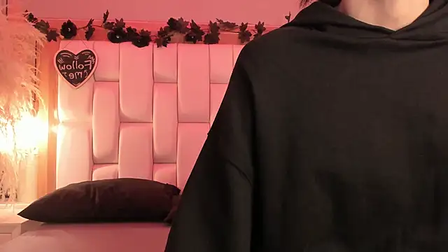 Snapshot of Daphne_And_Roger chatting on February 11, 2026, 10:53 am Daphne And Roger online show from February 11, 2026, 10:53 am