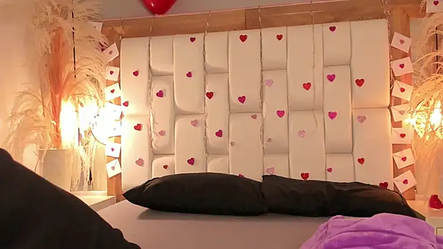 Snapshot of Daphne_And_Roger chatting on February 16, 2026, 11:06 am Daphne And Roger online show from February 16, 2026, 11:06 am