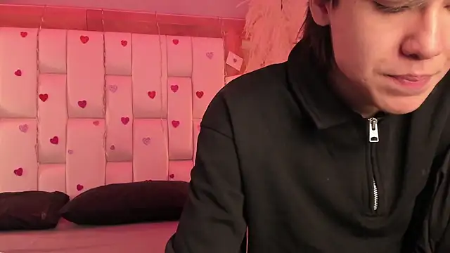 Snapshot of Daphne_And_Roger chatting on February 18, 2026, 11:06 am Daphne And Roger online show from February 18, 2026, 11:06 am